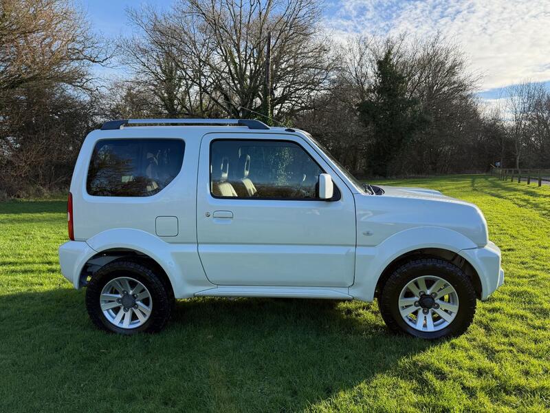 View SUZUKI JIMNY 1.3 VVT SZ4  AUTOMATIC